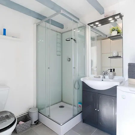 Villa Pavillon Climatisé Avec Mezzanine, Piscine Et Parking - Près De La Plage! - Fr-1-409-247 *