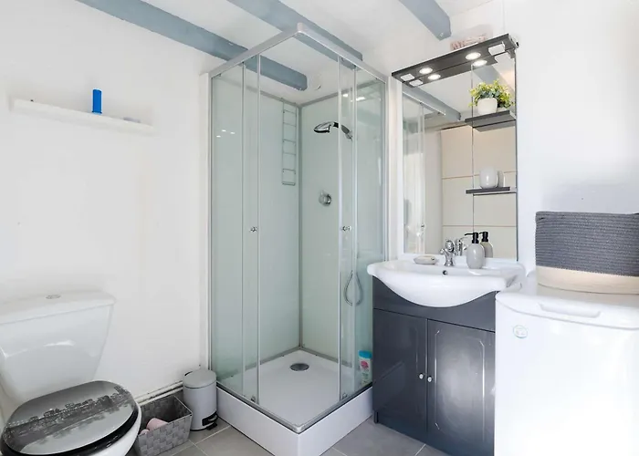 Villa Pavillon Climatisé Avec Mezzanine, Piscine Et Parking - Près De La Plage! - Fr-1-409-247 *